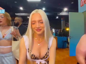riababe - Live now on Chaturbate