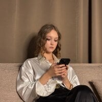 SerrenaAa - Live now on Stripchat