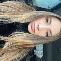 littlesweettifany - Live now on Stripchat