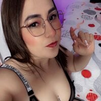 naireth_curves - Live now on Stripchat