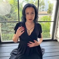 ElizabethSho - Live now on Stripchat