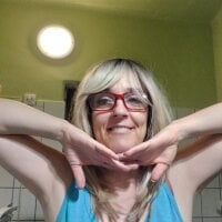 Lora85 - Live now on Stripchat