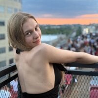 AvelynFrey - Live now on Stripchat